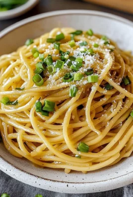 Vietnamese Garlic Noodles (Mì Xào Tỏi)