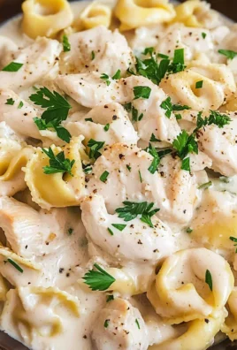 Crockpot Chicken Alfredo Tortellini: A Creamy Delight You’ll Love!