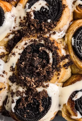 Oreo Cinnamon Roll
